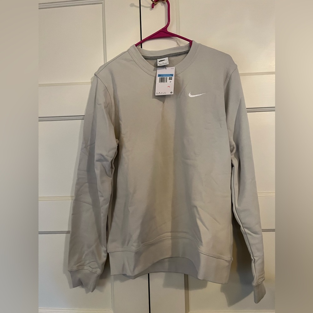 Beige Nike sweatshirt. Men’s size M. Brand new, never worn.